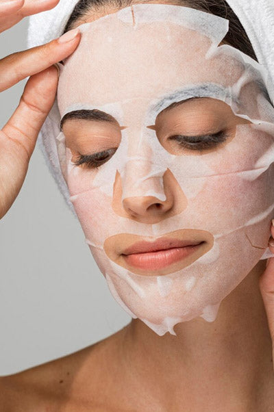 Maschera viso illuminante alla vitamina C